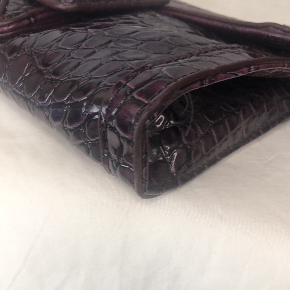 SQUARED BY SONDRA ROBERTS purple faux patent leather croc clutch. Detach straps. - Picture 10 of 12